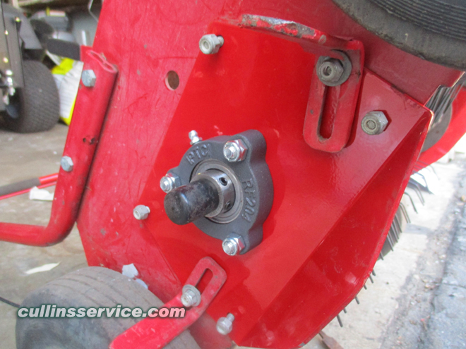 How to change blades on a overseeder bolt blades in place Cullins Service